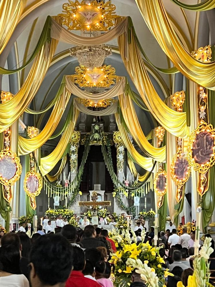 De recuerdos, aventuras y reflexiones|Entre la tradición y la&nbsp;emoción