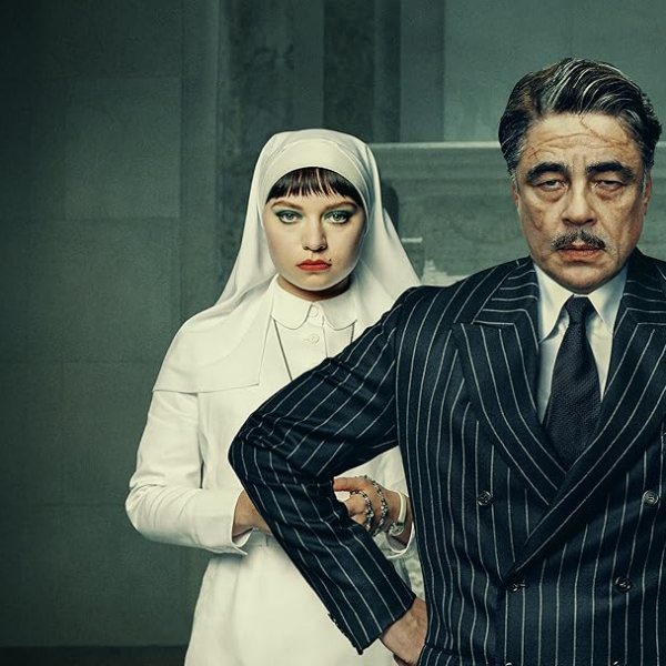 Lágrimas de purpurina y dagas de seda: El Evangelio según el Esquema&nbsp;Fenicio